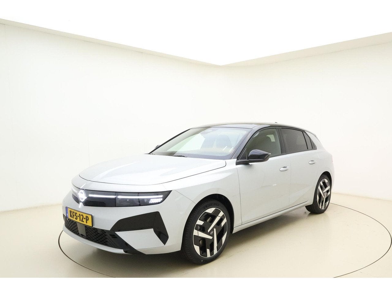 Opel Astra Electric 58 kWh Ultimate | Nieuw model! | LED mat, Automaat, Gebruikt, 156 pk, Automatische klimaatregeling