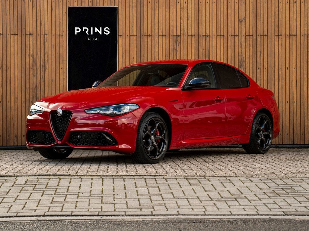 Alfa Romeo Giulia 2.0T GME AWD Competizione 280pk | Q-velgen, Auto's, Alfa Romeo, Zwart, 4 cilinders, Bedrijf, Automatische klimaatregeling