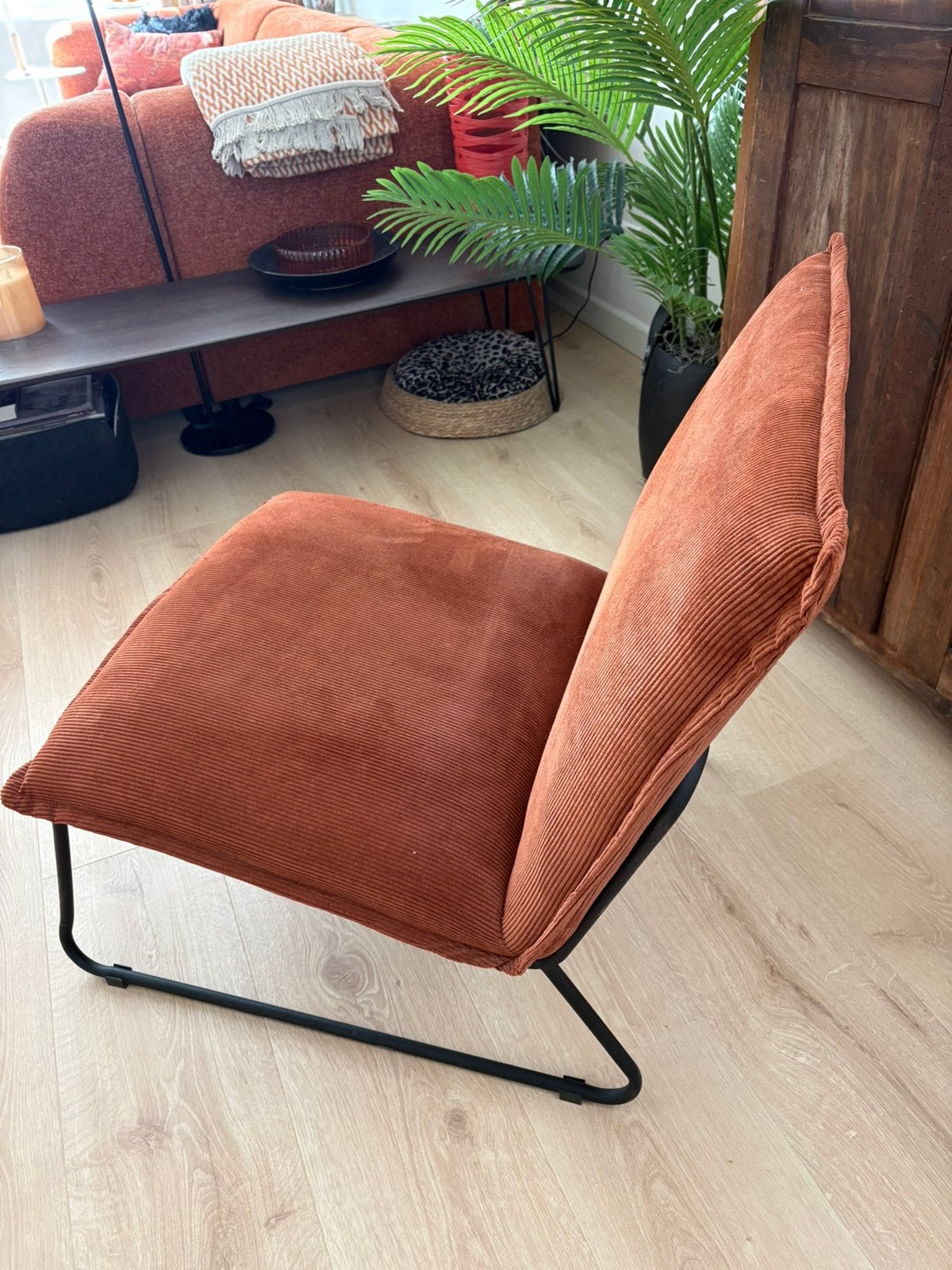 Leuk trendy, comfortabel stoeltje terra kleur, Huis en Inrichting, Fauteuils, Ophalen, Minder dan 75 cm, Zo goed als nieuw, Stof