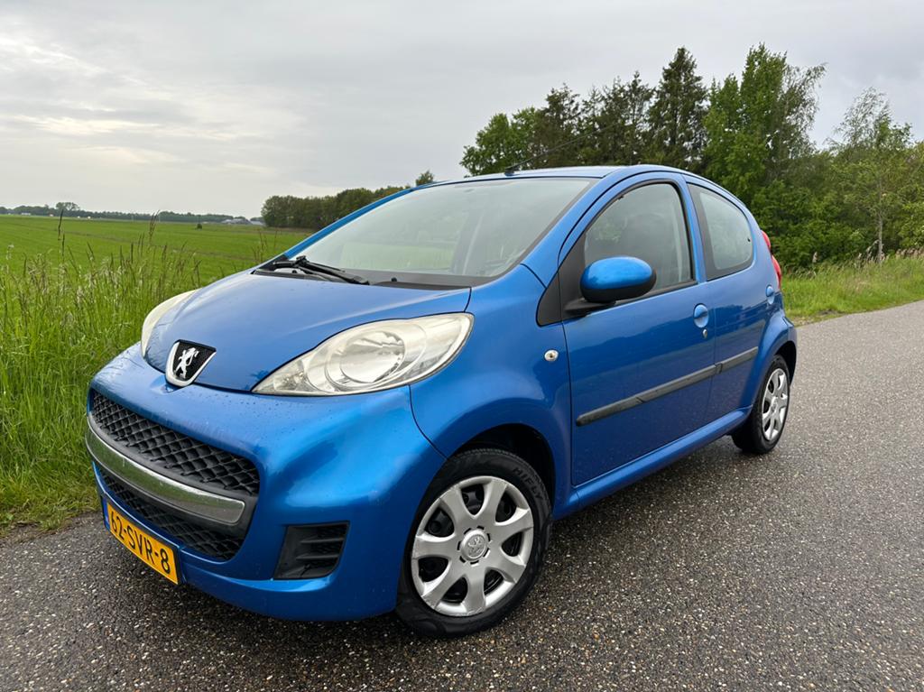 Peugeot 107 1.0-12V XS 2011  | Airco | 5DR | Nieuwe Apk, Voorwielaandrijving, Zwart, 68 pk, Origineel Nederlands