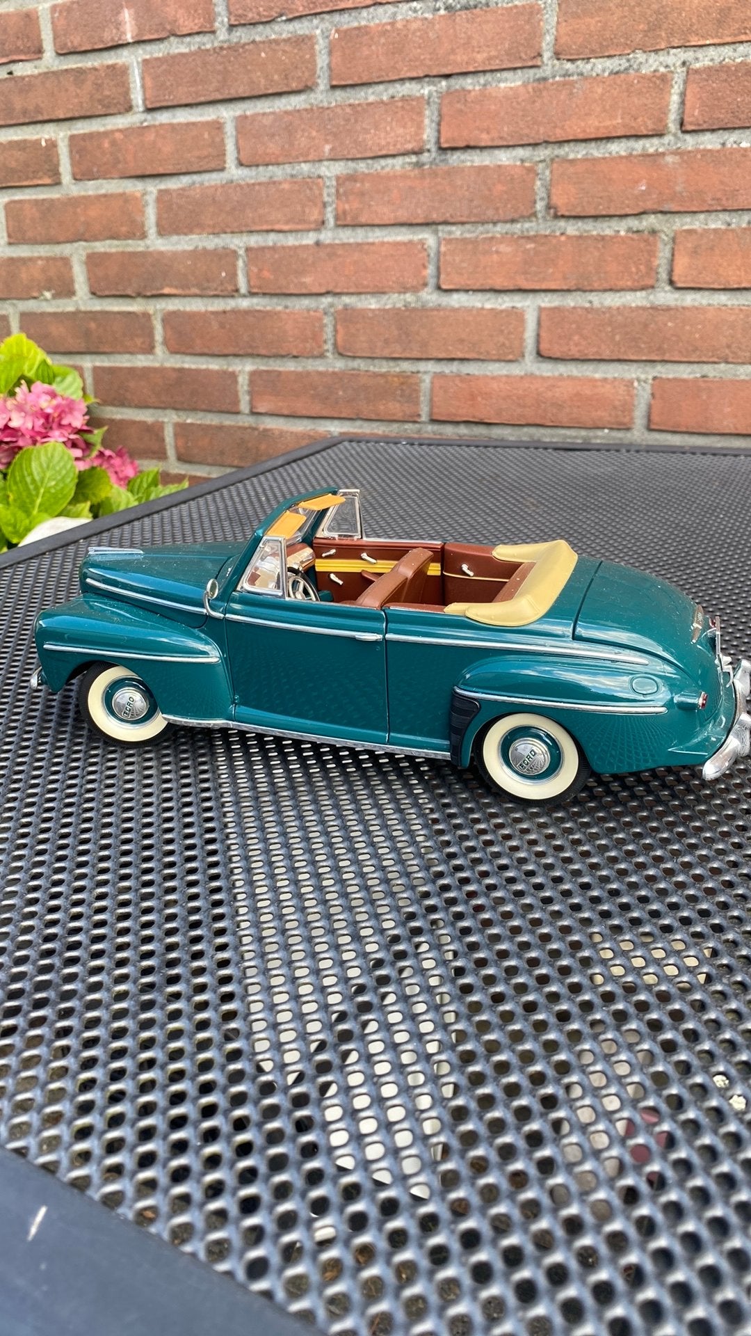 Mooi model Ford 1/18, Ophalen of Verzenden, Zo goed als nieuw, Overige merken