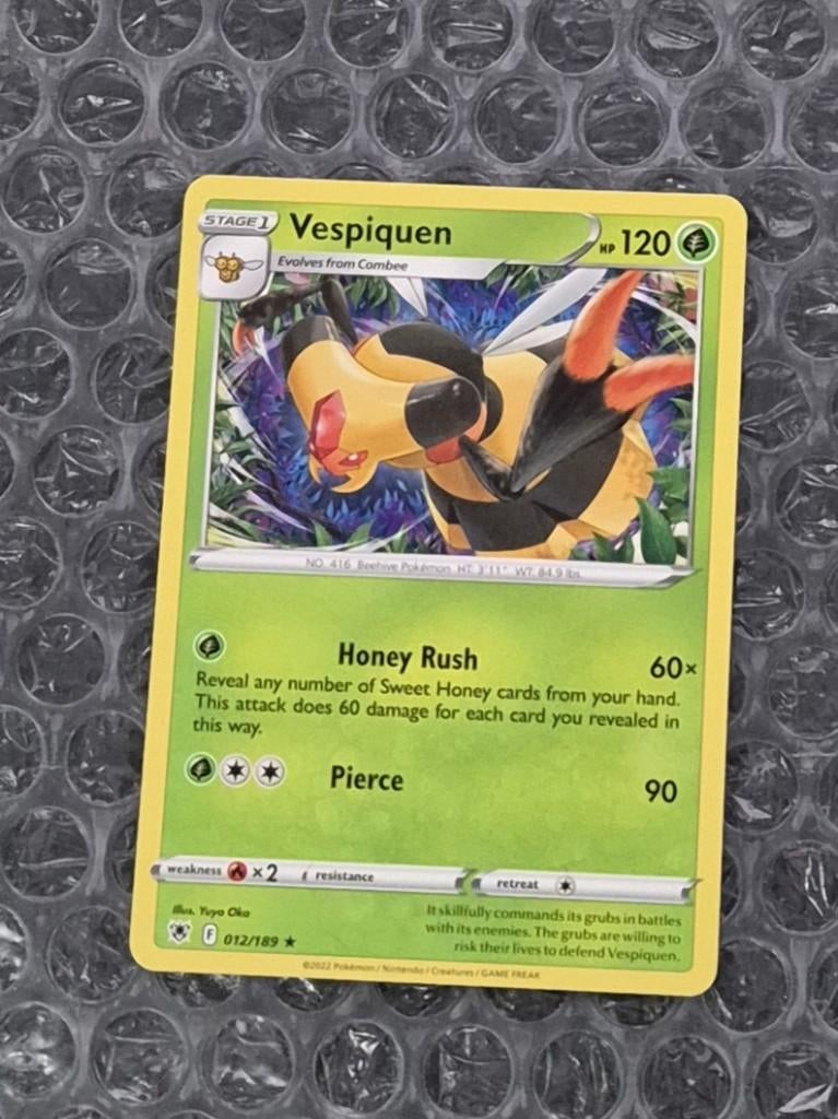 Non Holo Rare Vespiquen 012/189 Astral Radiance Sword & Shie, Ophalen of Verzenden, Zo goed als nieuw, Losse kaart