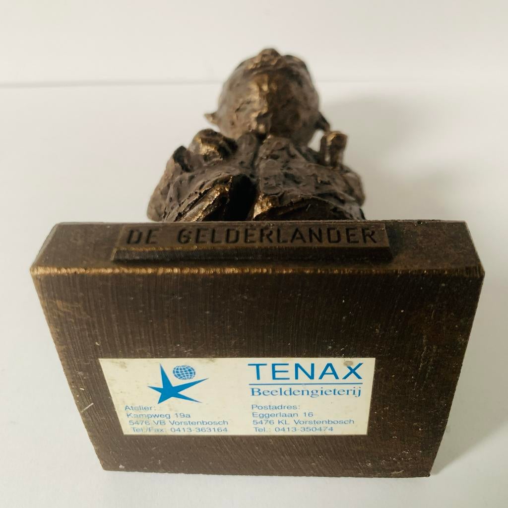 Bronzen beeldje 'De Gelderlander' 📰 TENAX Beeldengieterij, Antiek en Kunst, Ophalen of Verzenden