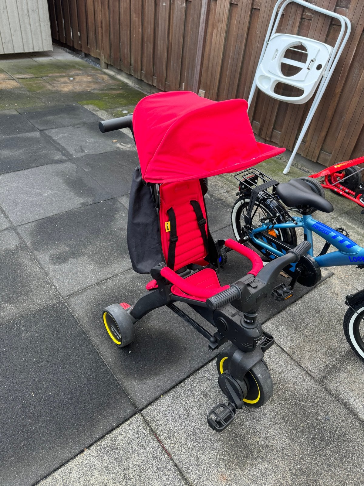 Doona Liki Trike S3 driewieler - Rood, Ophalen, Zo goed als nieuw, Terugtraprem, Duwstang