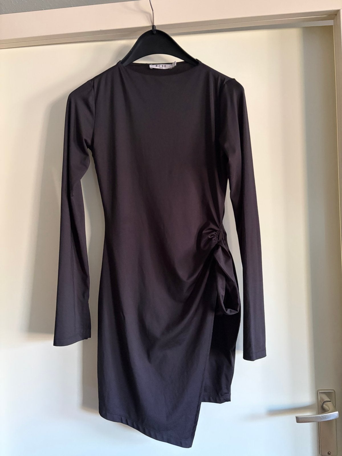 NA-KD zwarte mini jurk met lange mouwen - Maat S, Zwart, Ophalen of Verzenden, Zo goed als nieuw, Maat 36 (S)