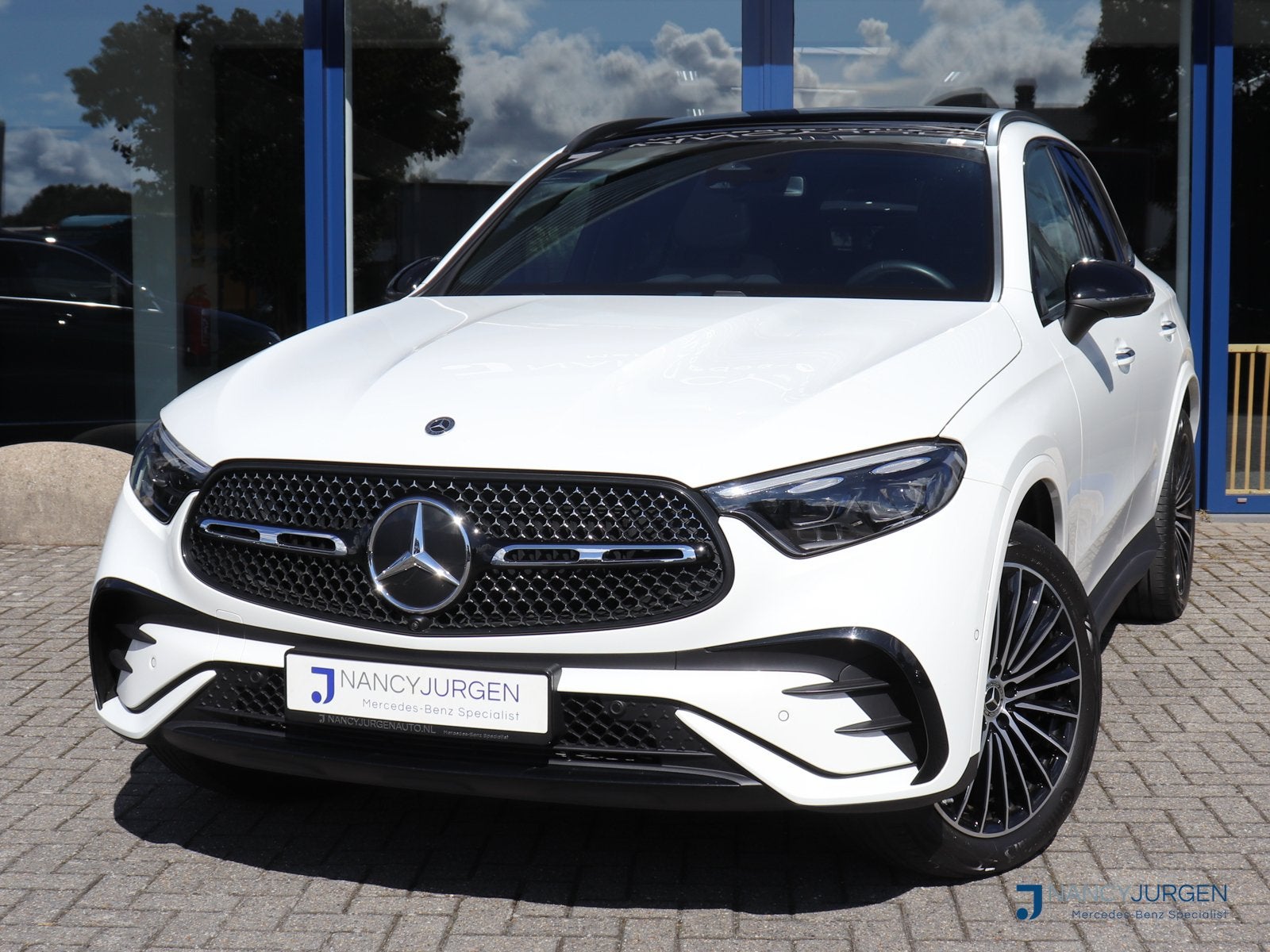 Mercedes-Benz GLC 300e 4M | AMG | Premium Plus | Night Pakke, Auto's, 12 maanden, Gebruikt, Wit, Plug-in hybride
