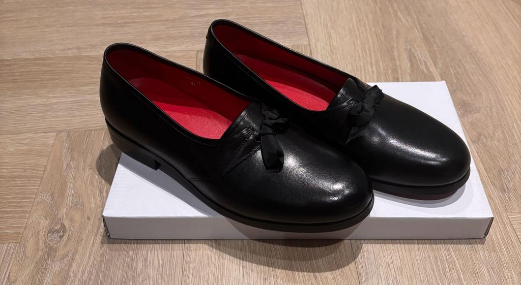 Traditionele Urker schoenen voor onder een Urker pak, Ophalen of Verzenden, Nieuw, Zwart