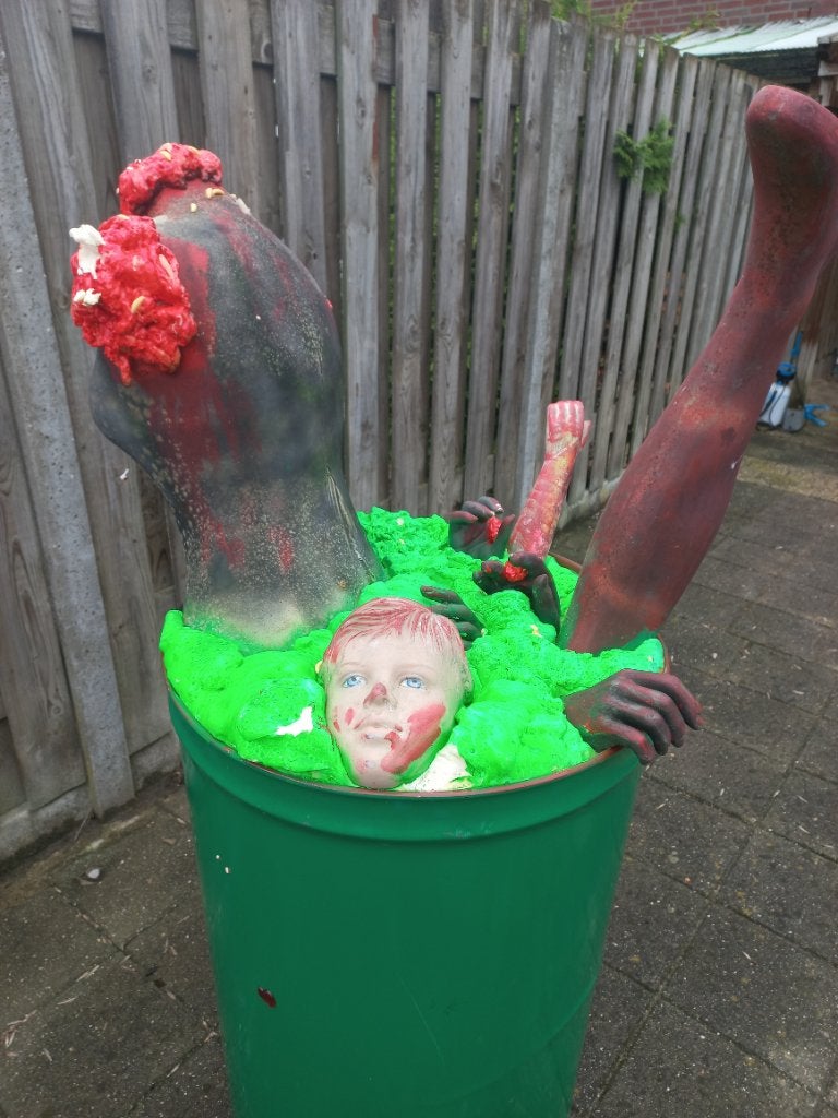 Halloween ton met ledematen, Ophalen, Gebruikt, Versiering, Halloween of Griezel