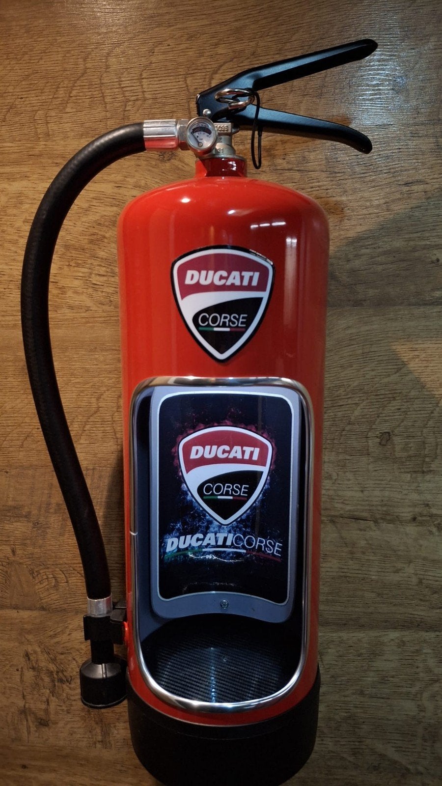 Mooie DUCATI brandblusser met ledverlichting

Mooie decorat, Ophalen of Verzenden, Nieuw, Lichtbak of (neon) lamp