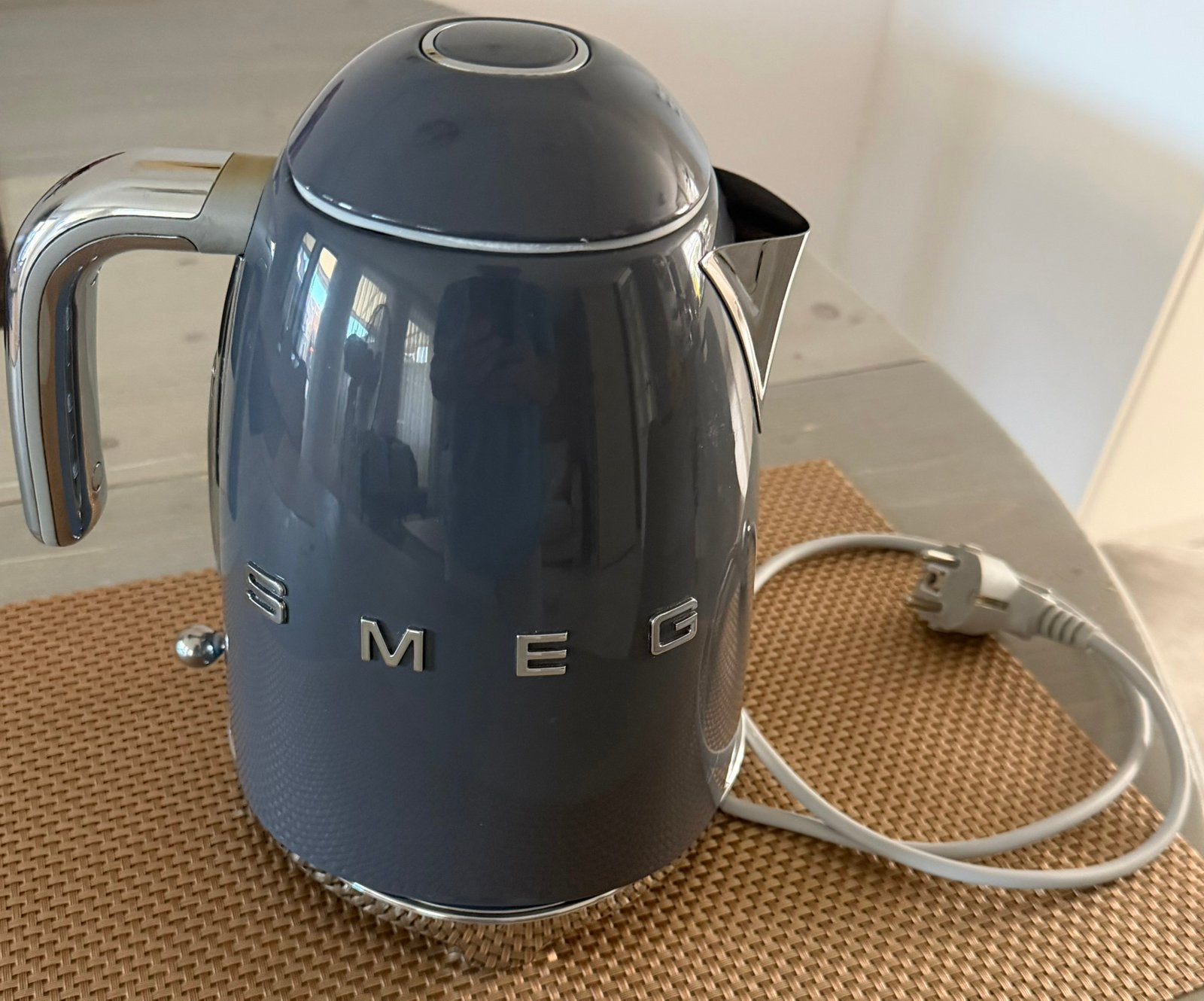 SMEG KLFO3GREU - Waterkoker - Leigrijs - 1,7L, 1 tot 2 liter, Ophalen of Verzenden, Zo goed als nieuw, Rvs