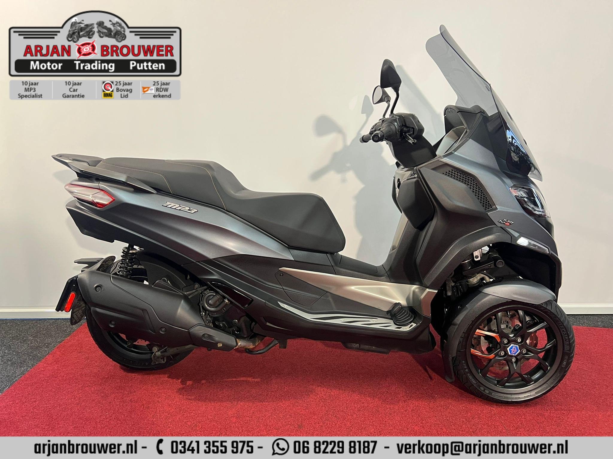 Piaggio 530 MP3 HPE Exclusive, Handvatverwarming, Piaggio Vespa B.V., Minervum 7272
4817 ZM  Breda, NL, Customer_service@piaggio.com