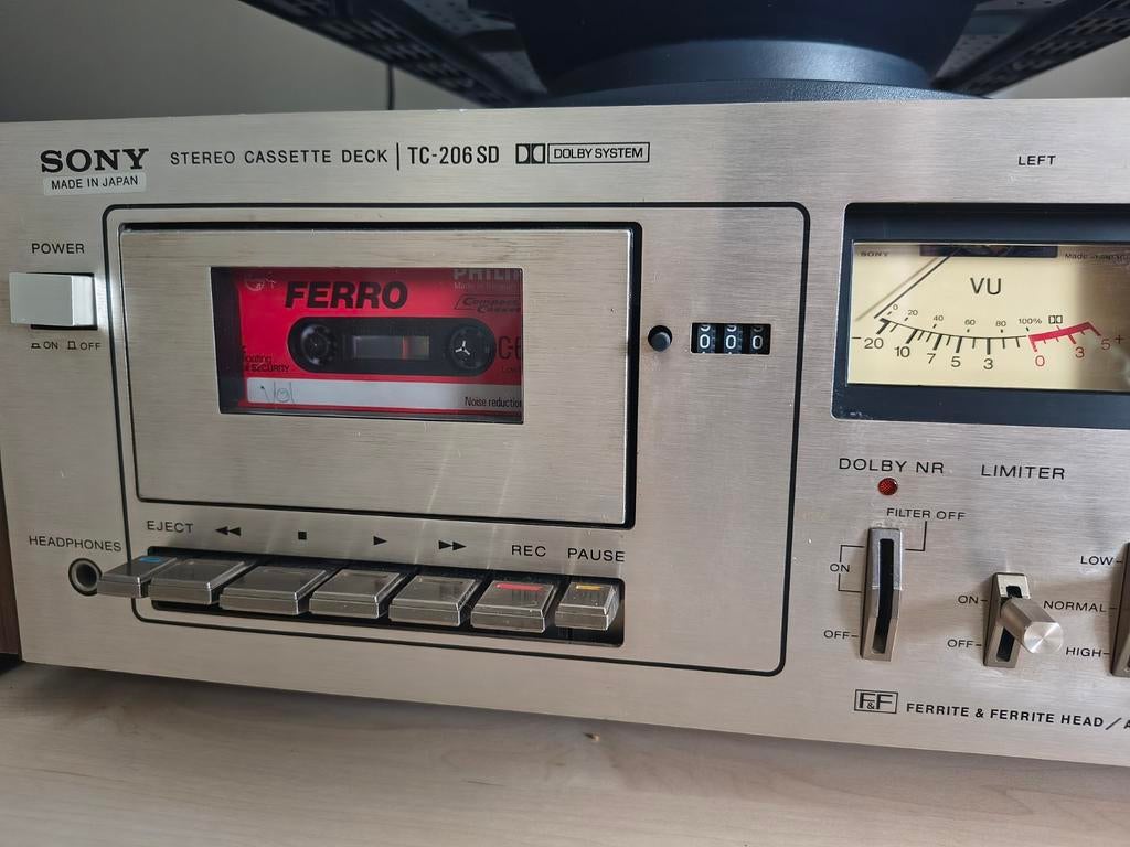 *Uniek* PC ingebouwd in vintage Sony Radio., Computers en Software, Vintage Computers, Ophalen of Verzenden