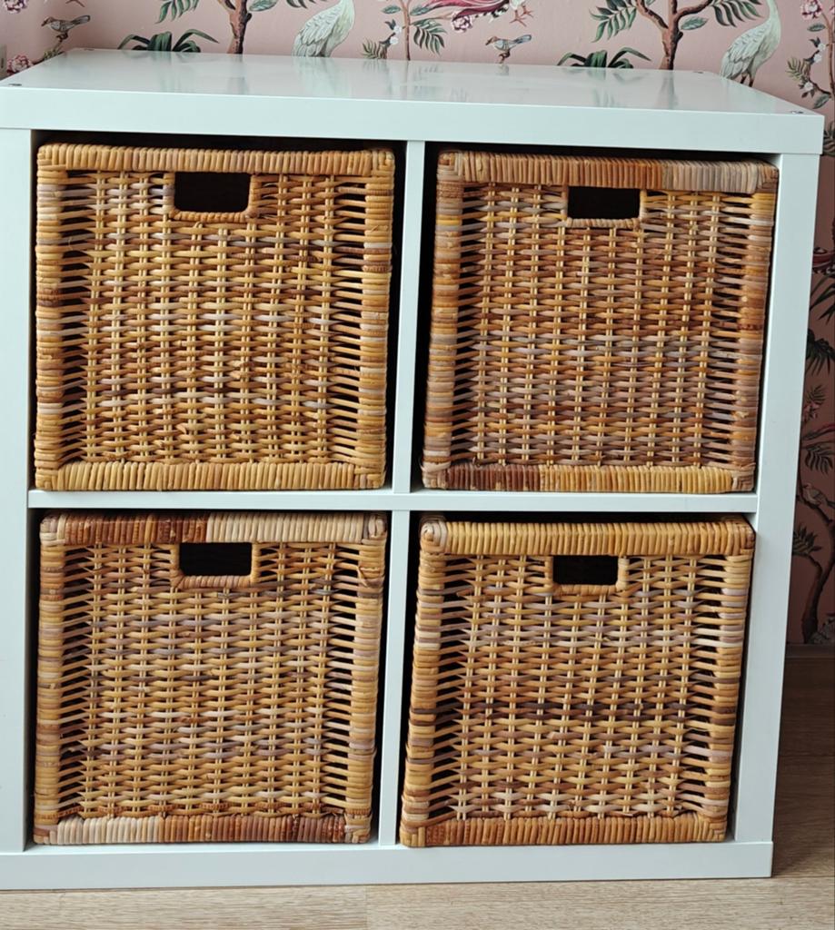 Ikea vakkenkast wit met 4 rieten manden, Ophalen, Gebruikt