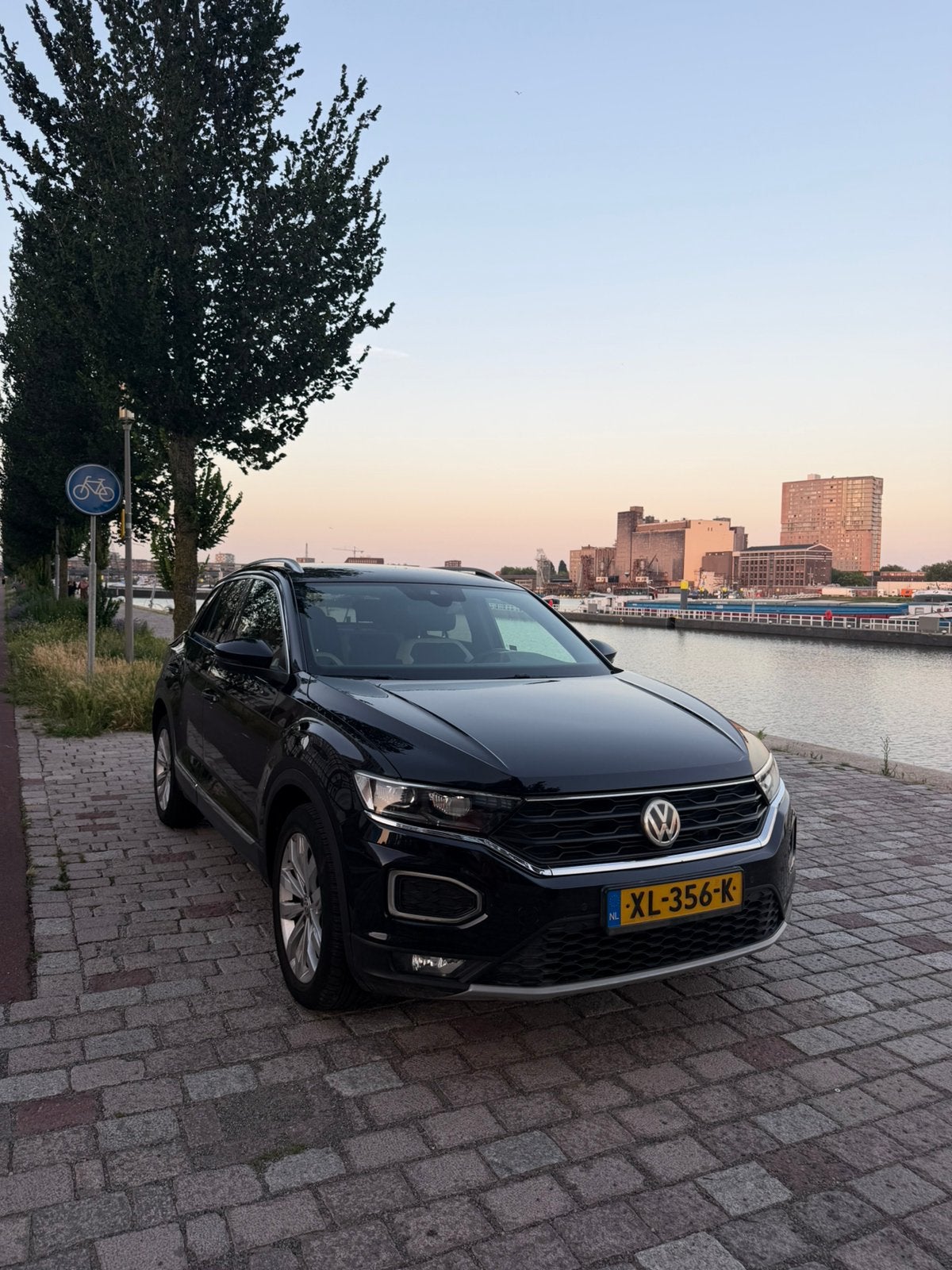 Volkswagen T-Roc sport 1.5 TSI 150pk 7-DSG 2018 Zwart, Auto's, Volkswagen, 1498 cc, 4 cilinders, Leder en Stof, Zwart