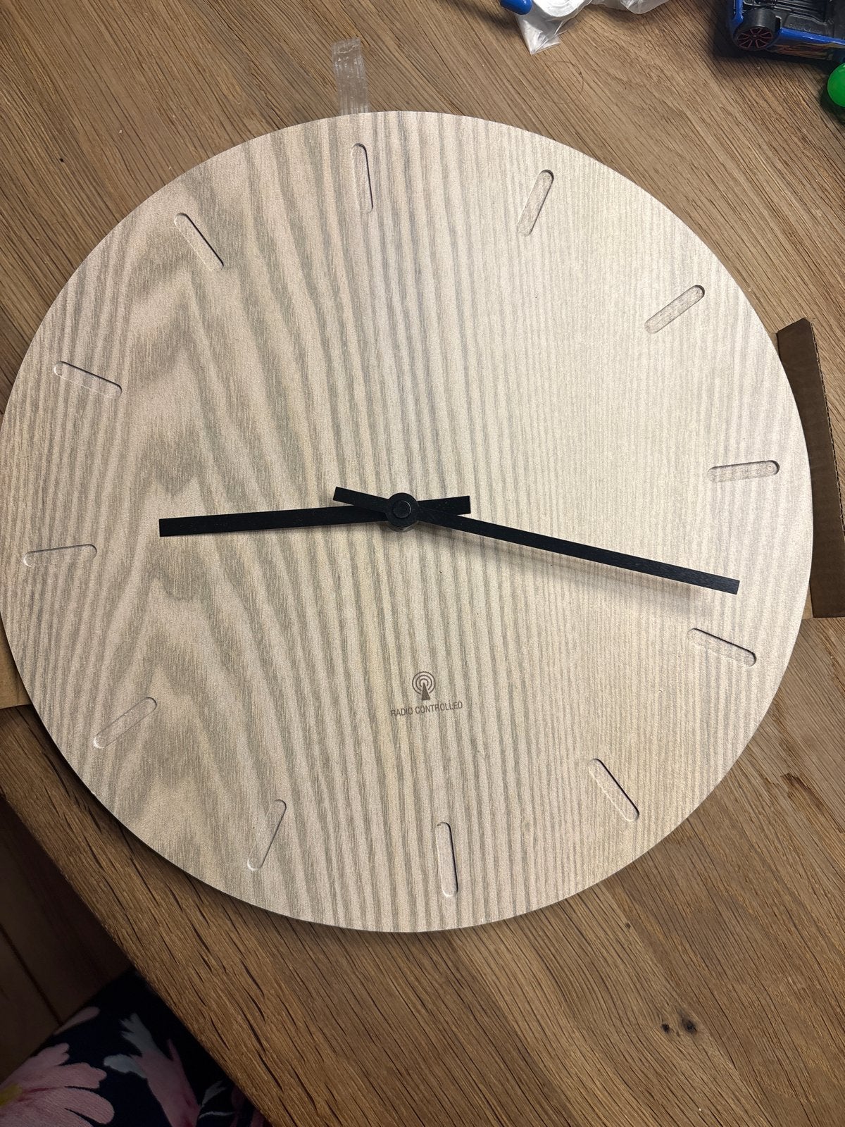 Stijlvolle Houten Wandklok - Radio Controlled, Wandklok, Radiogestuurd, Analoog, Ophalen of Verzenden