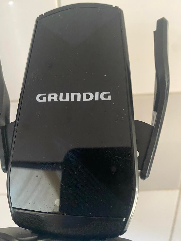 Grundig Telefoonhouder met Draadloos Opladen voor Auto, Ophalen of Verzenden, Gebruikt, Auto