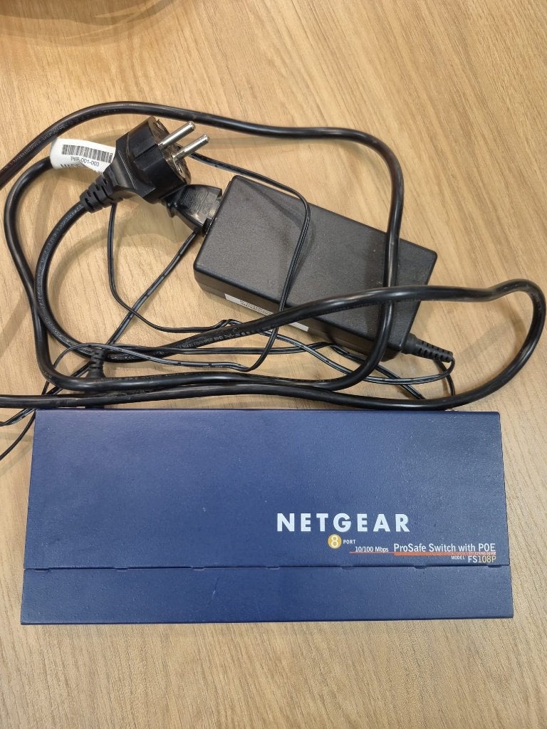Set van 3x NETGEAR ProSafe FS108P Switch, Ophalen of Verzenden, Zo goed als nieuw