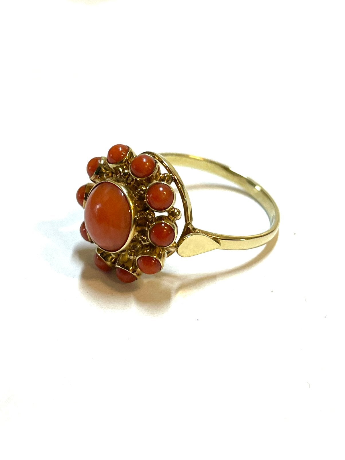 14k gouden ring met bloedkoraal, 18 tot 19, -, -, Ophalen of Verzenden