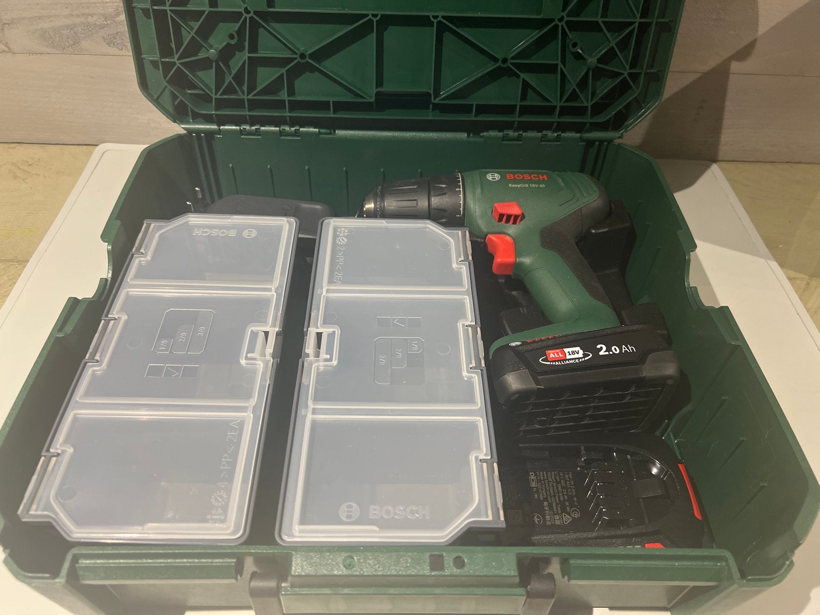 Bosch EasyDrill 18V-40 Accuboormachine met accessoires, N, N, Ophalen of Verzenden, Zo goed als nieuw