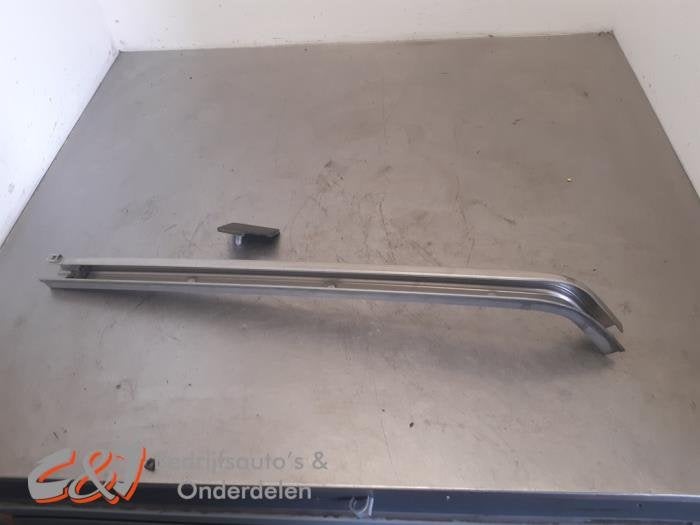 Schuifdeur Rail rechts van een Volkswagen Caddy, Gebruikt, -, Volkswagen, -