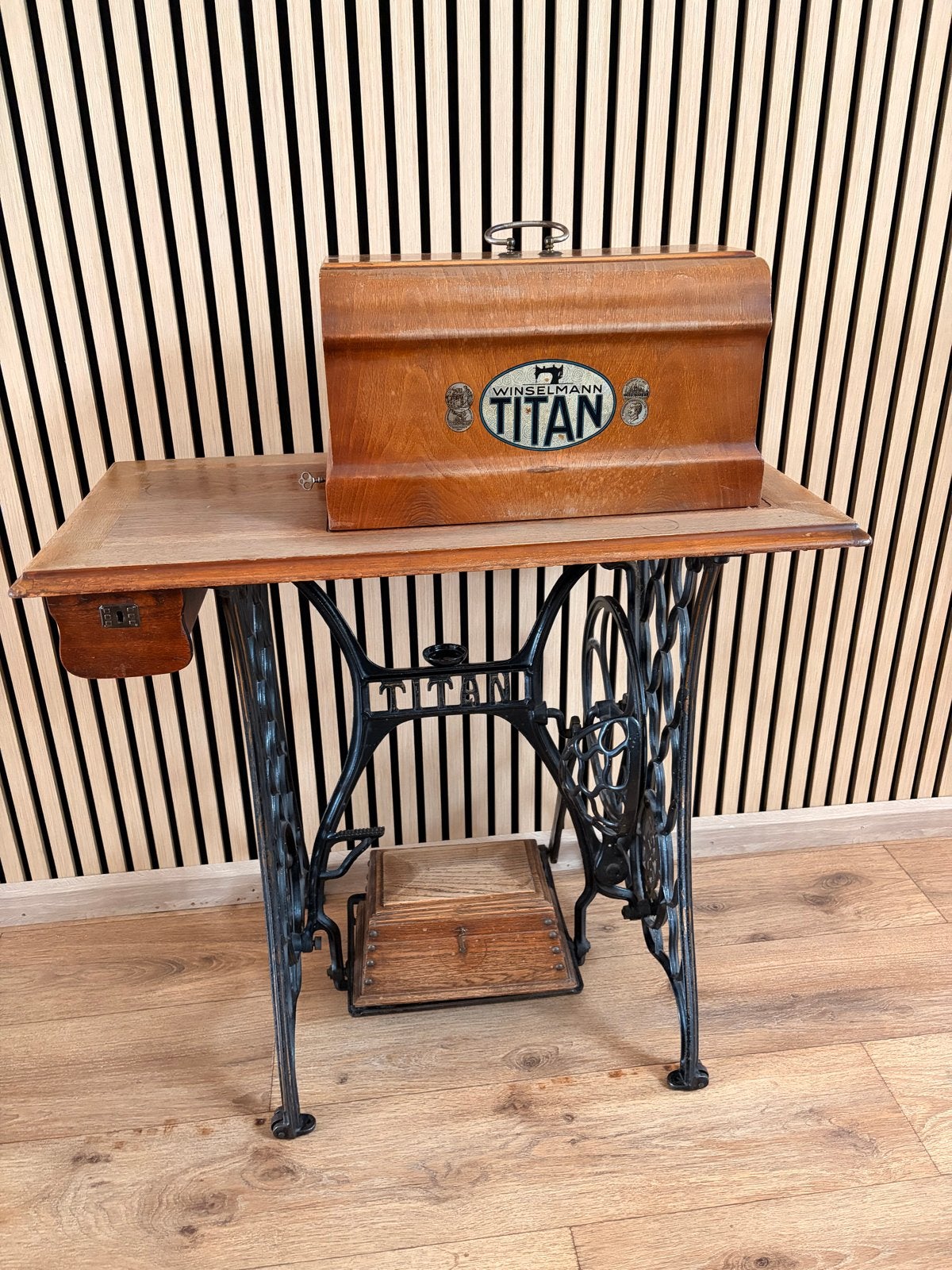 Antieke Winselmann Titan Naaimachine met Houten Kast, Antiek en Kunst, Ophalen