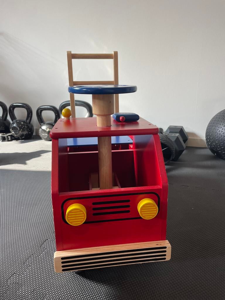 Houten loopwagen brandweerauto i’m Toy, Ophalen, Zo goed als nieuw
