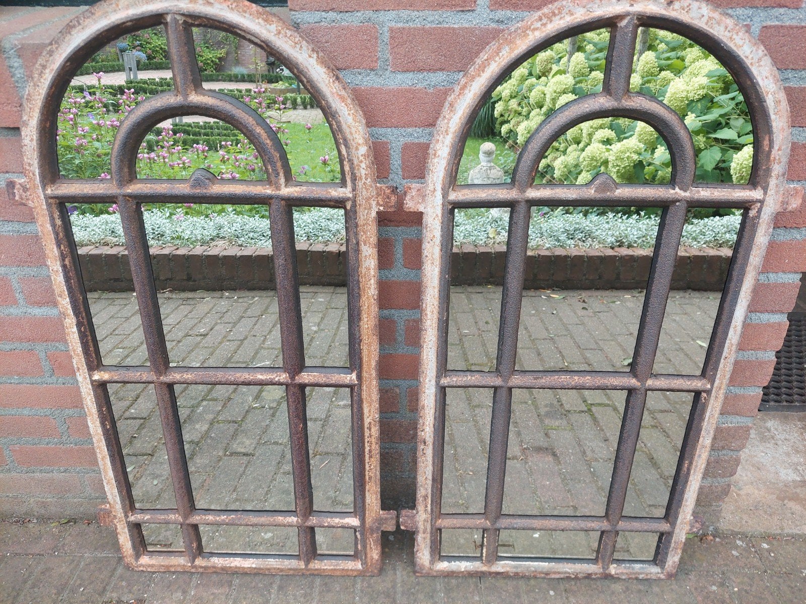 Twee zeer mooie oude identieke gietijzeren stalramen, Ophalen, Gevelraam of Ruit, Gebruikt, Minder dan 80 cm