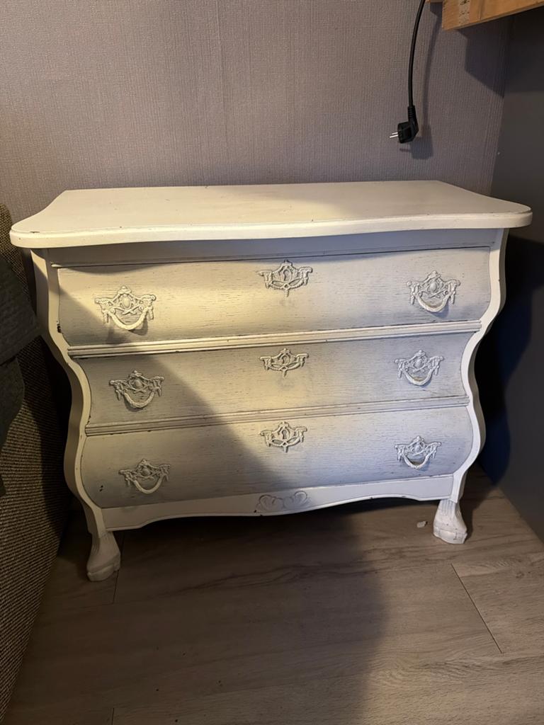 GRATIS afhalen! Antieke ladekast / commode - wit geverfd, Huis en Inrichting, Kasten | Ladekasten, Ophalen, 50 tot 100 cm, Zo goed als nieuw