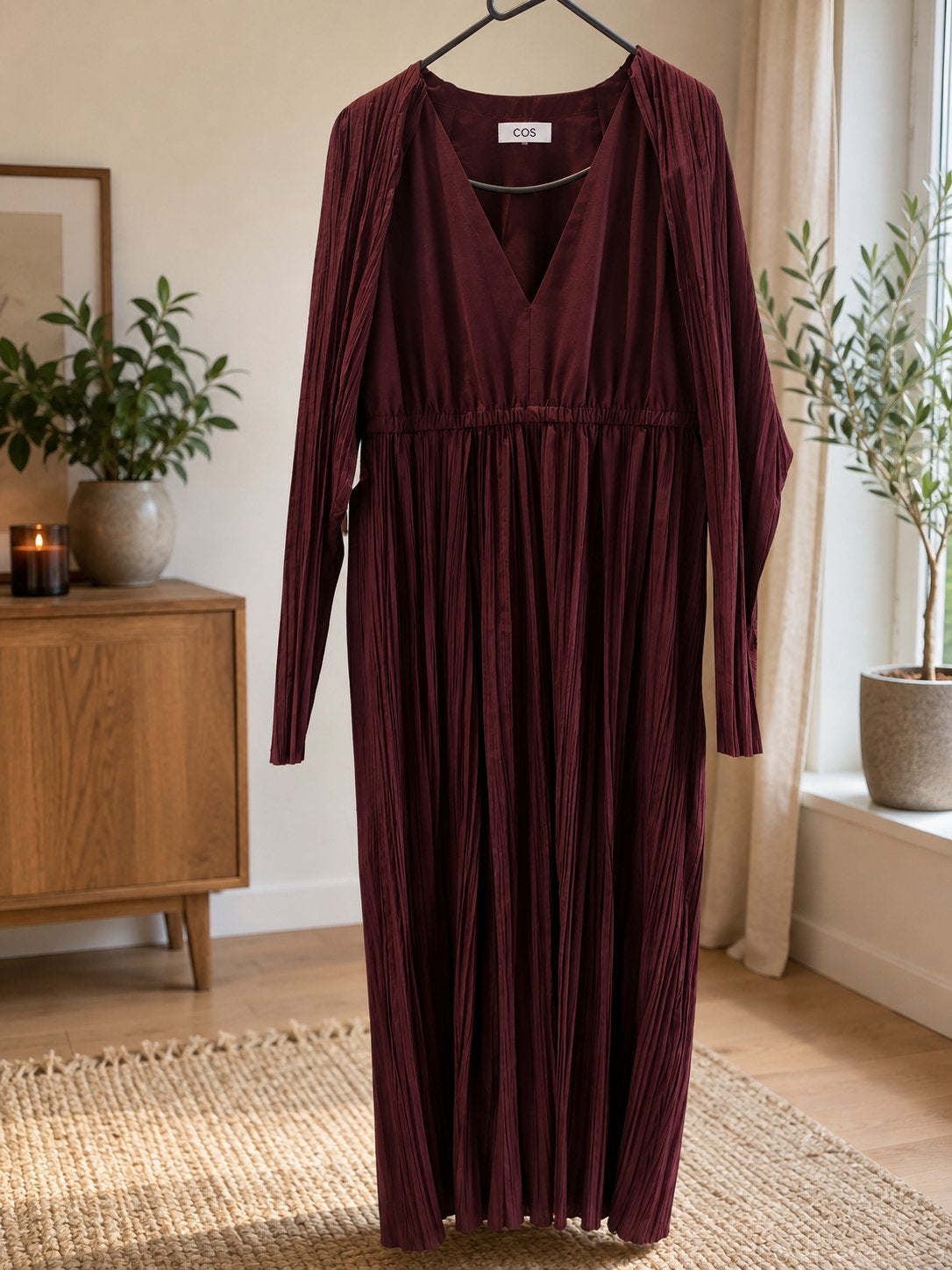 COS bordeauxrode geplooide maxi jurk, Kleding | Dames, Jurken, Maat 42/44 (L), Ophalen of Verzenden, Zo goed als nieuw, Rood