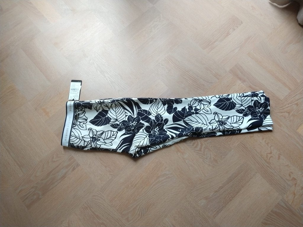 Rosner nieuwe broek, offwhite met donkerblauwe bloem, 44, Overige kleuren, Maat 42/44 (L), Nieuw, Ophalen of Verzenden