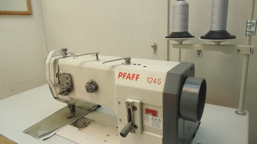 Industrie Naaimachine Pfaff 3 Voudig Transport(1245, Hobby en Vrije tijd, Naaimachines en Toebehoren, Ophalen of Verzenden, Naaimachine