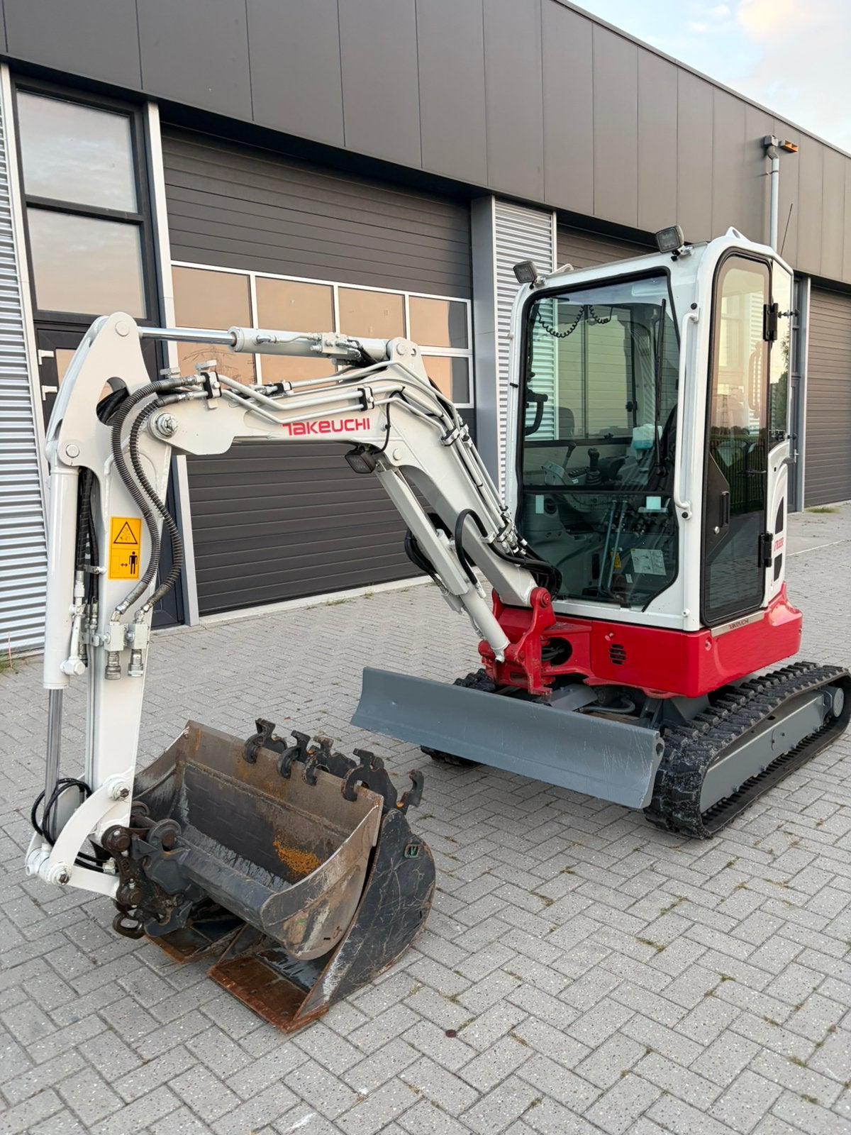 Nette takeuchi tb325 r 2023, Ophalen, Graafmachine