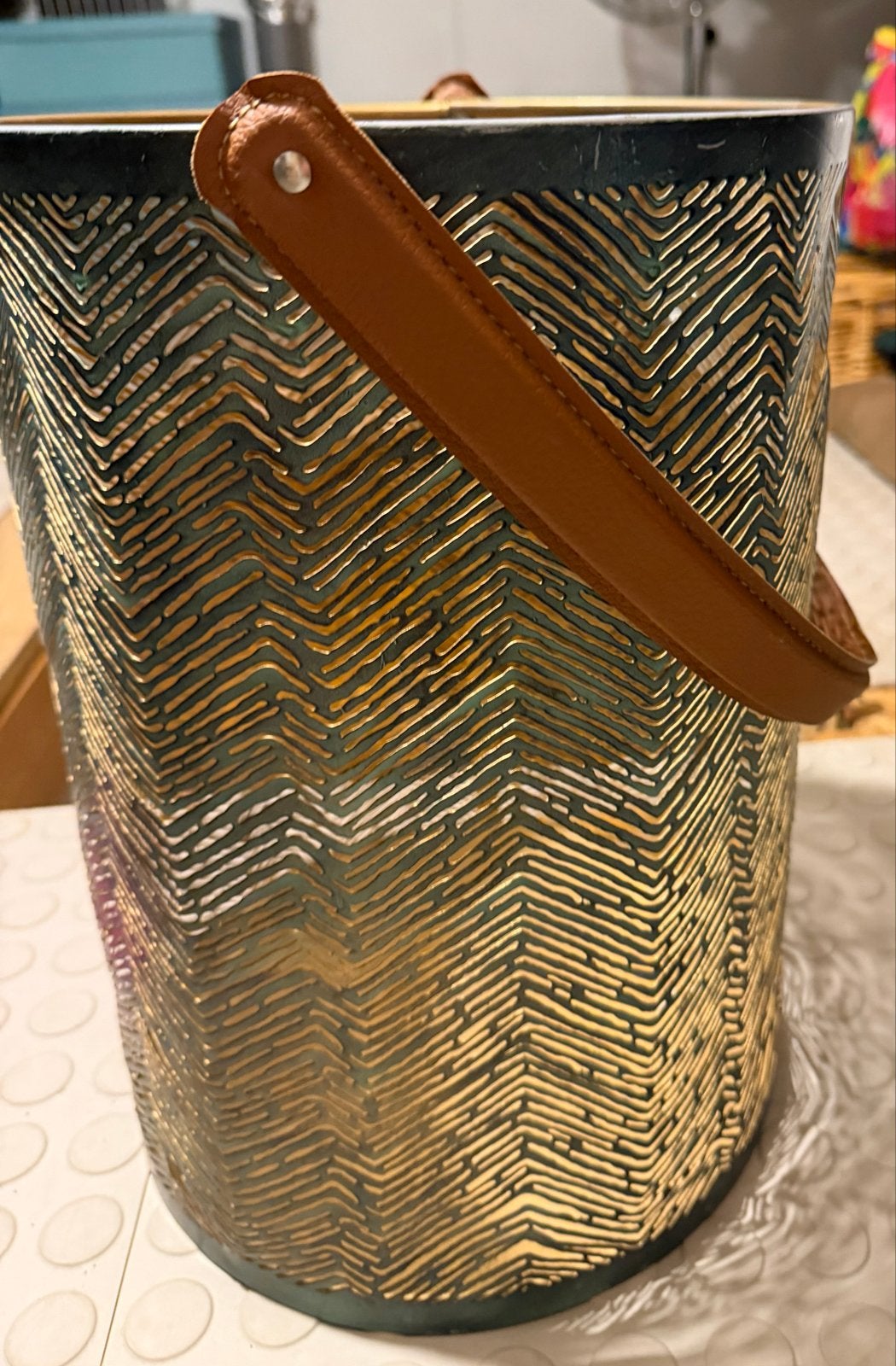 Decoratieve metalen emmer met handvat kandelaar kaarsen, Gebruikt, Meerkleurig, Ophalen of Verzenden, Metaal
