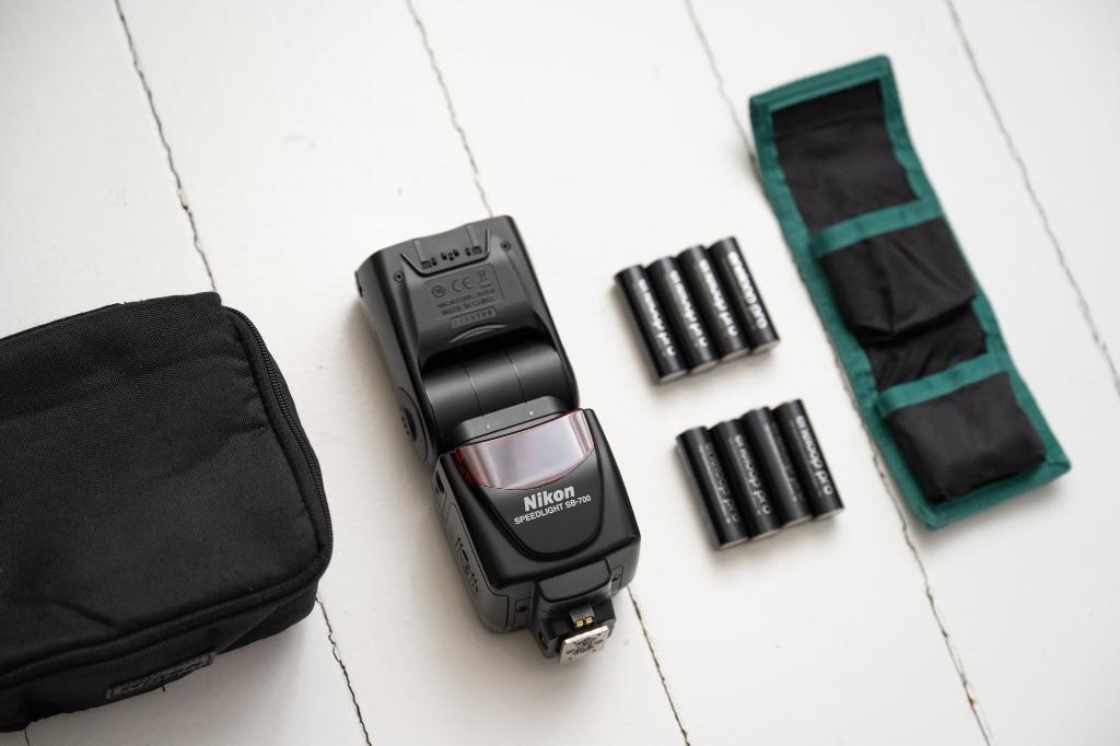 Nikon Speedlight SB-700 + 2 sets Enelope batterijen, Ophalen of Verzenden, Gebruikt, Nikon, Kantelbaar