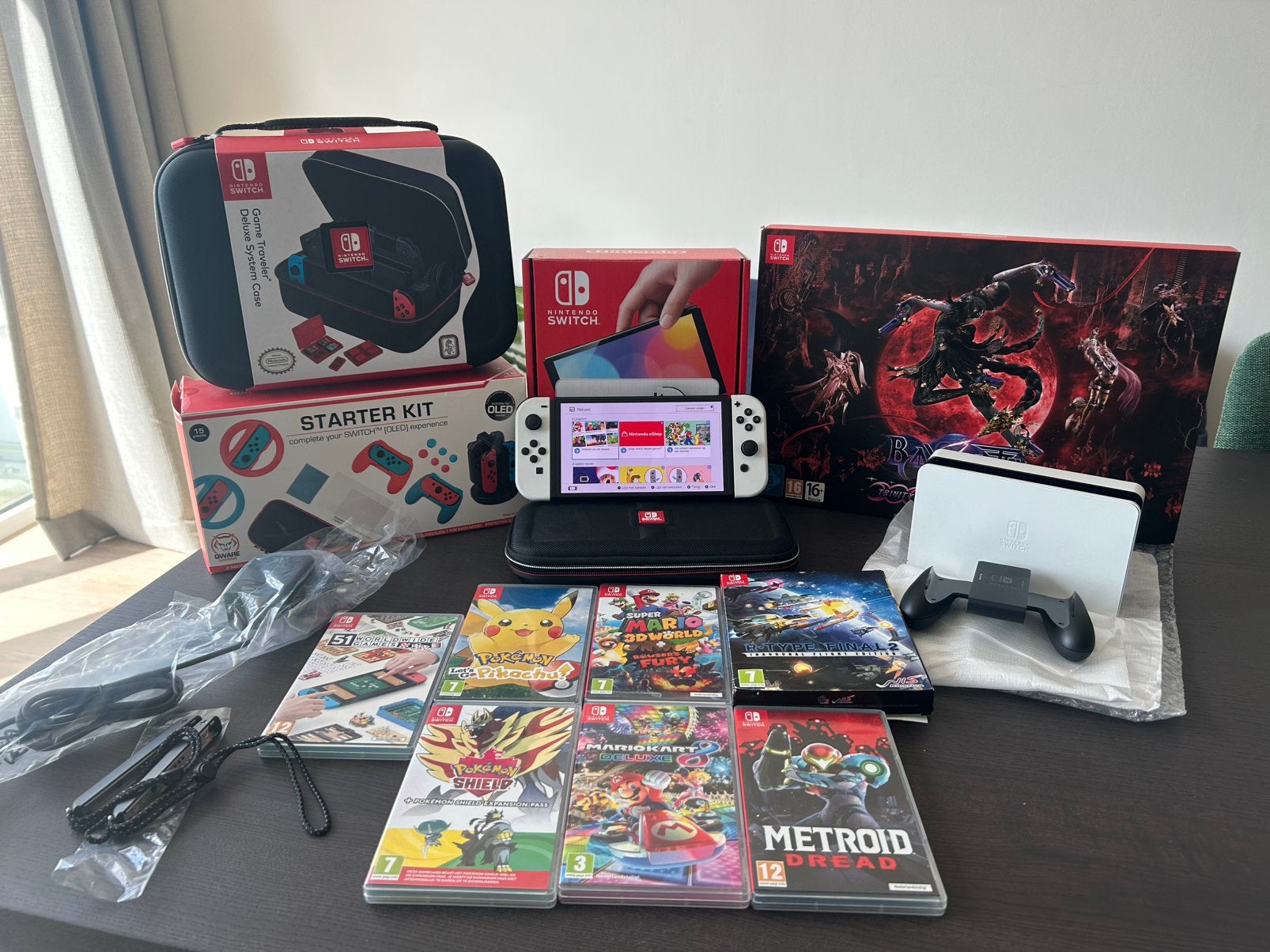 Nintendo Switch OLED Totaalpakket., Spelcomputers en Games, Spelcomputers | Nintendo Switch, Ophalen of Verzenden, Zo goed als nieuw