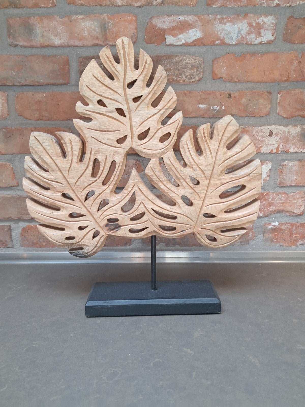 Decoratief houten ornament Monstera bladeren op standaard, Huis en Inrichting, Woonaccessoires | Overige, Ophalen, Hout, Zo goed als nieuw