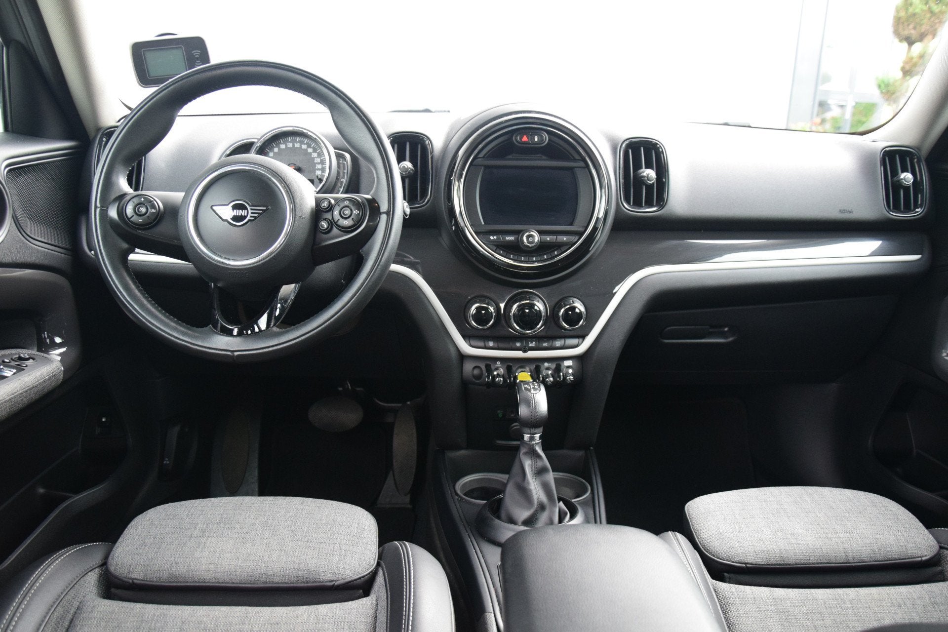 MINI Countryman 2.0 Cooper S E ALL4 Salt Led Navi Sportstoel, Auto's, Automaat, Dealer onderhouden, Stof, Gebruikt