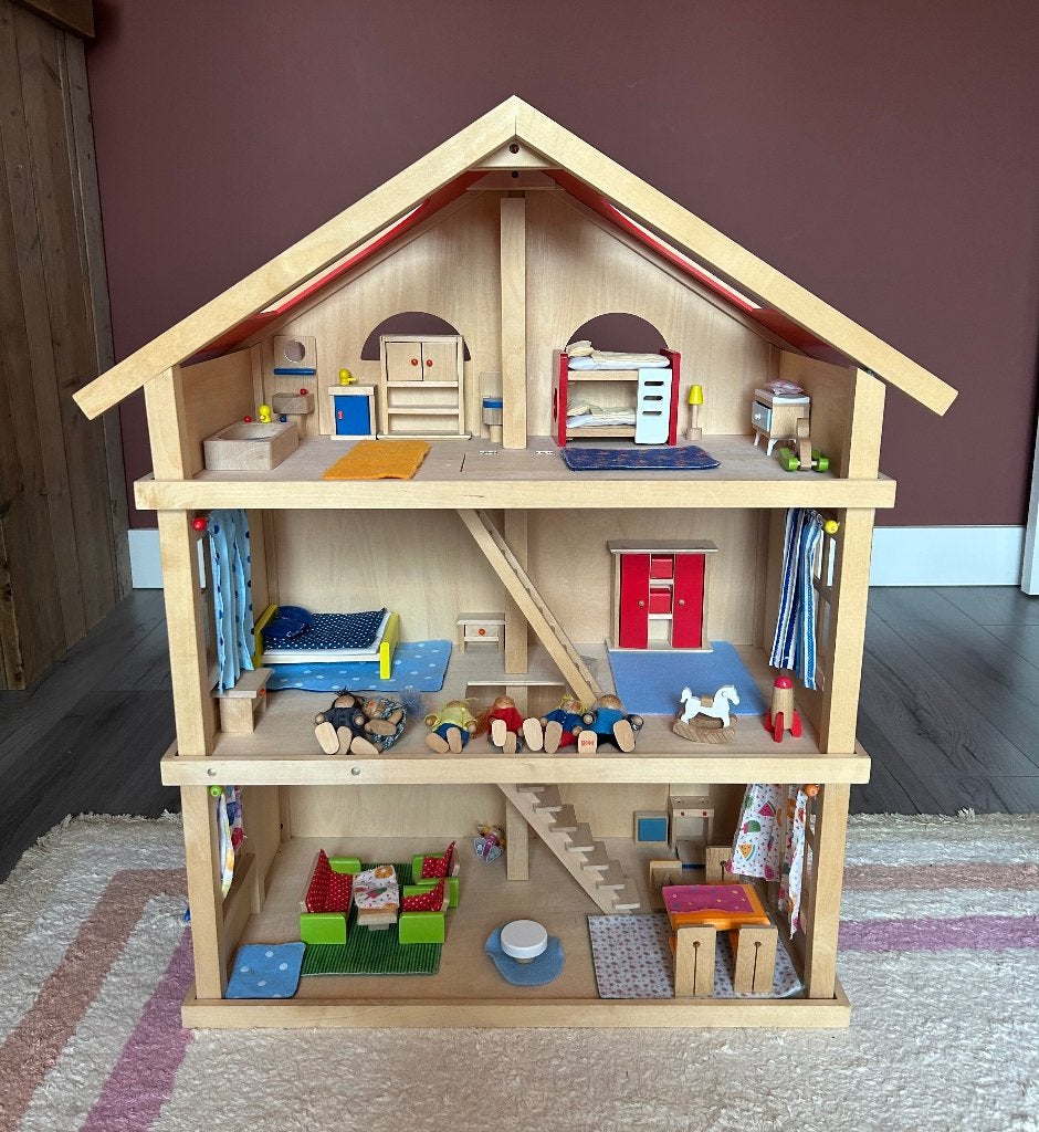 Goki poppenhuis incl poppetjes/meubels, Ophalen, Gebruikt, Poppenhuis