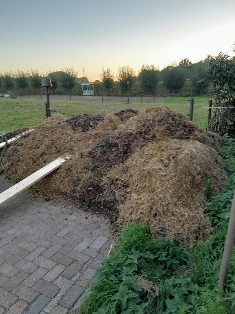 Gratis paardenmest voor moestuin, Tuin en Terras, Ophalen, Mest