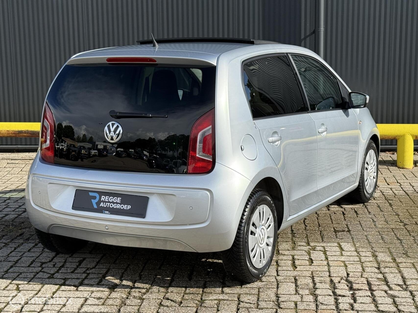 Volkswagen Up! 1.0 high up! PANORAMADAK |CRUISE | PDC, Gebruikt, Up!, 4 stoelen, Bedrijf
