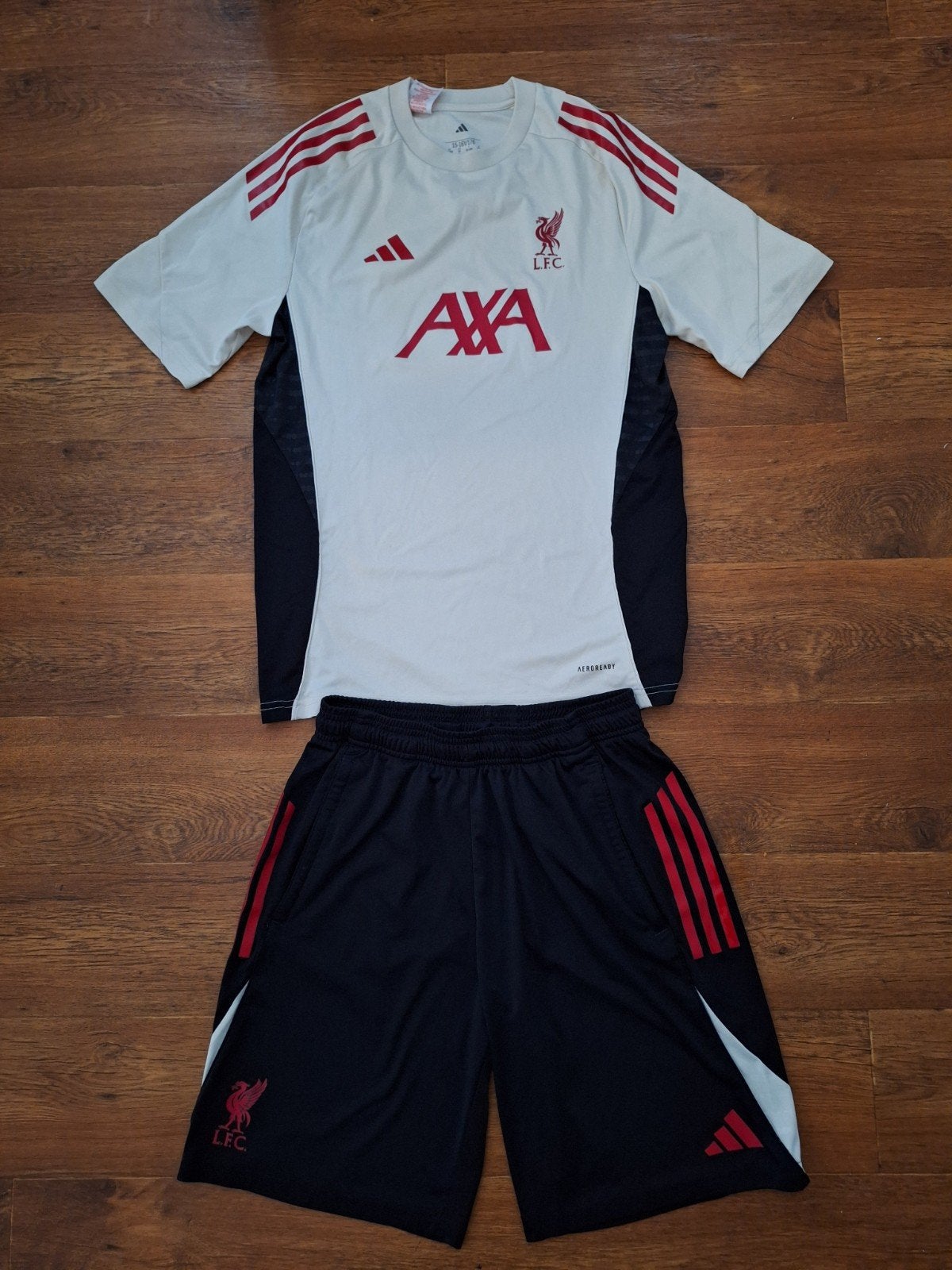 Liverpool tenue Adidas 176 - Zo goed als nieuw, Kinderen en Baby's, Kinderkleding | Maat 176, Adidas, Ophalen of Verzenden, Zo goed als nieuw