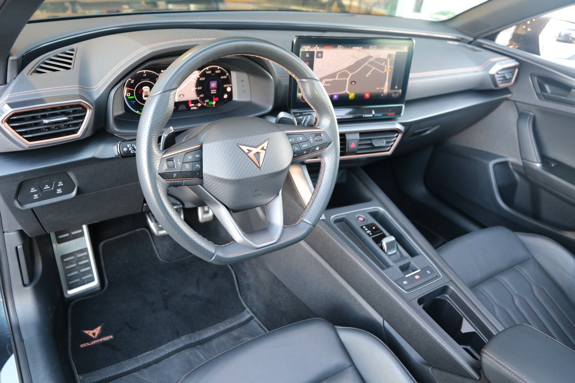 CUPRA Leon 1.4 e-Hybrid 204PK Pano Volleder Cam Led Navi ACC, Auto's, Dealer onderhouden, Gebruikt, Zwart, 4 cilinders