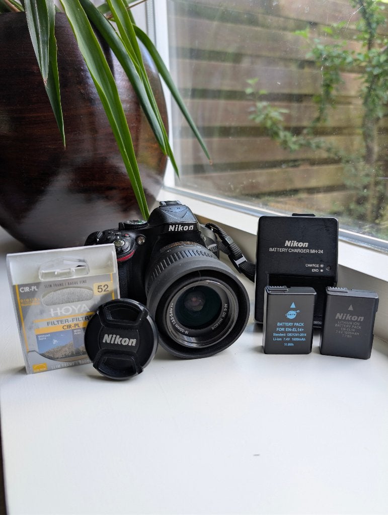 Nikon D5200 kit compleet met 18-55mm lens en accessoires, Spiegelreflex, Verzenden, Zo goed als nieuw, Lensdop