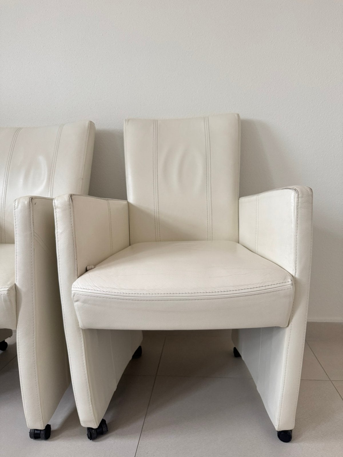 4 stuks Witte stoelen, Ophalen, Gebruikt, Leer, 50 tot 75 cm