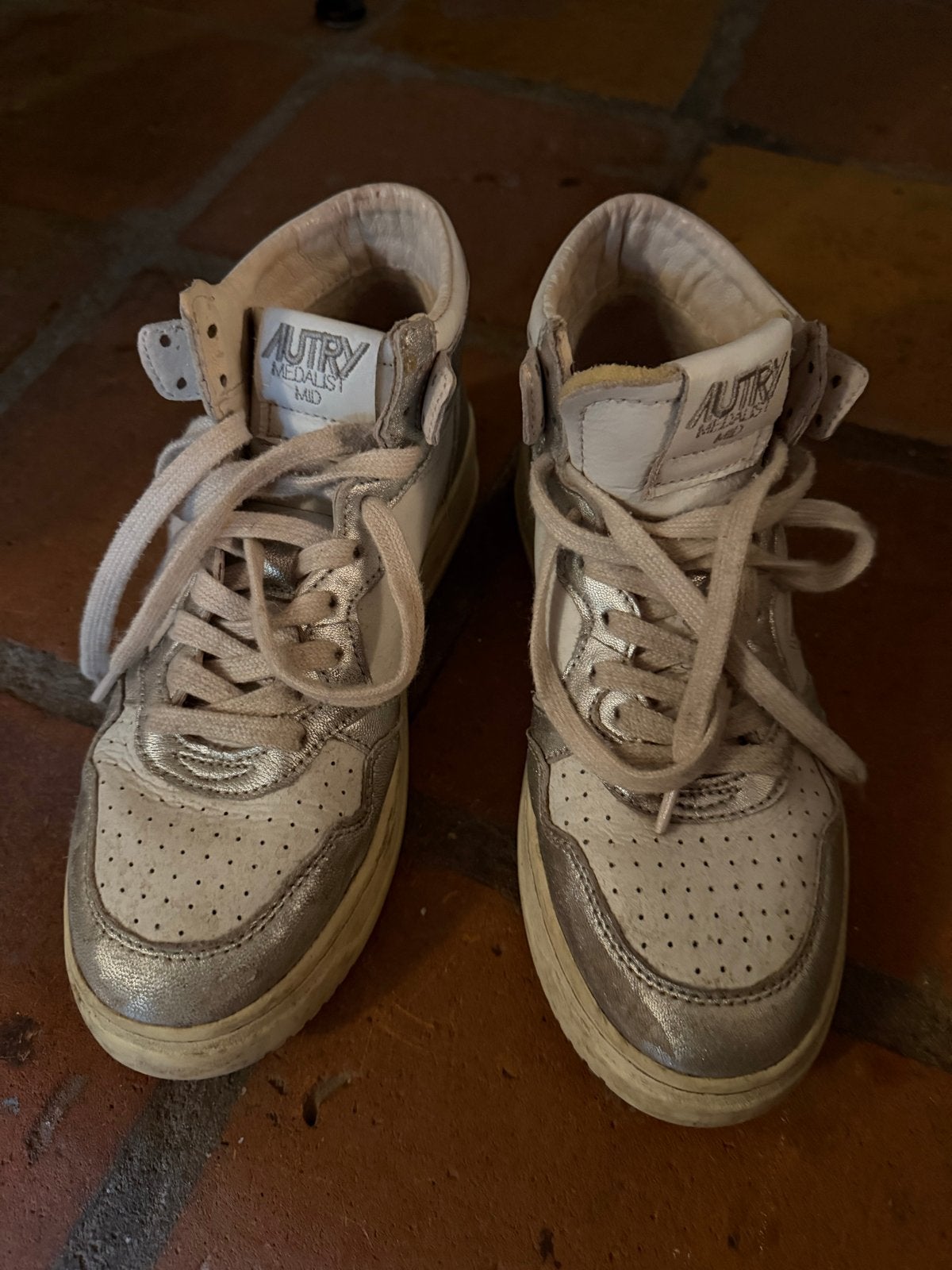 Autry Gympen Maat 39 Zilver/Wit Zo Goed Als Nieuw, Ophalen of Verzenden, Zo goed als nieuw, Wit, Sneakers of Gympen