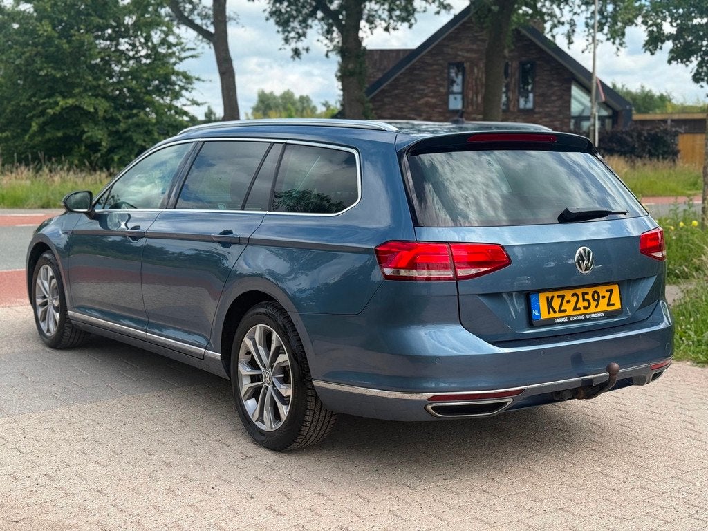 Volkswagen Passat Variant 1.4 TSI GTE Connected Series, Auto's, Gebruikt, Blauw, Hybride Elektrisch/Benzine, 1600 kg