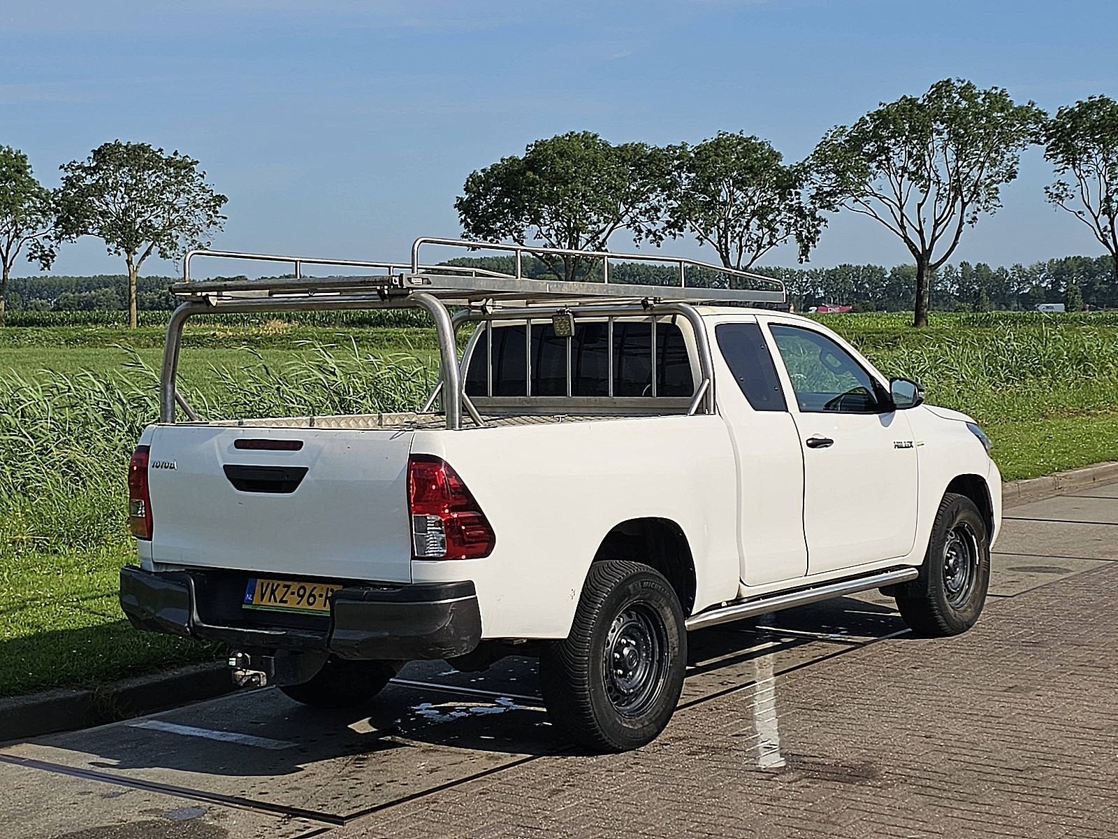 TOYOTA HI-LUX 2.4 4x4 airco nap pickup, Auto's, 4x4, Gebruikt, Euro 6, 4 cilinders