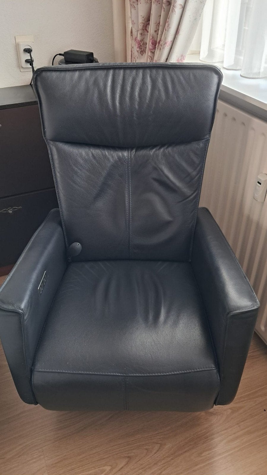 Lederen Prominent fauteuil., Huis en Inrichting, Fauteuils, Ophalen, Zo goed als nieuw, 50 tot 75 cm