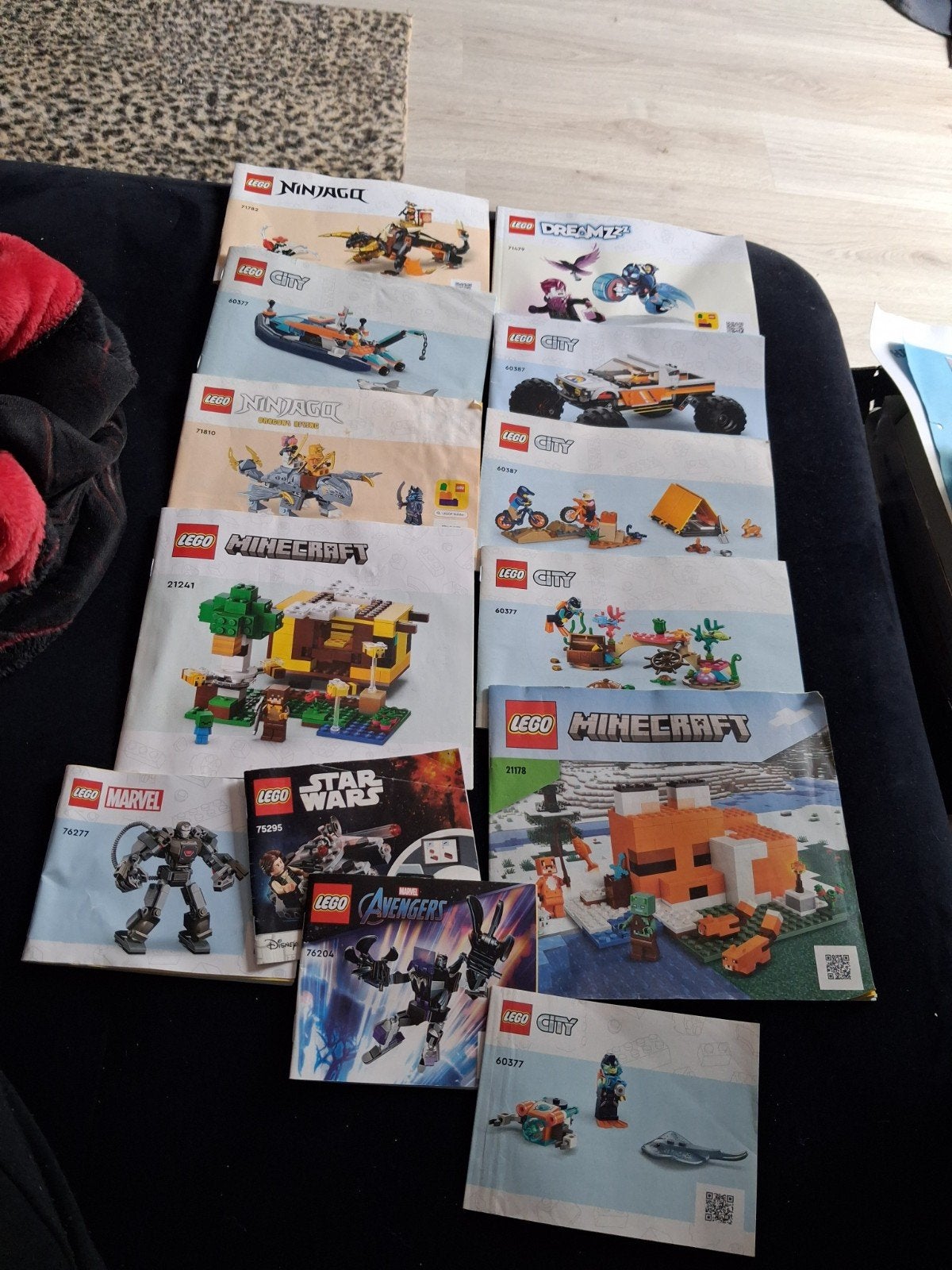 Diverse LEGO bouwinstructieboekjes, Ophalen