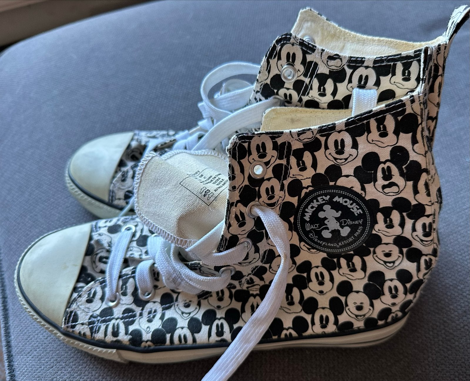 Disney Mickey Mouse Sneakers Maat 41 - Zo goed als nieuw, Kleding | Dames, Verzenden, Zo goed als nieuw, Zwart, Sneakers of Gympen